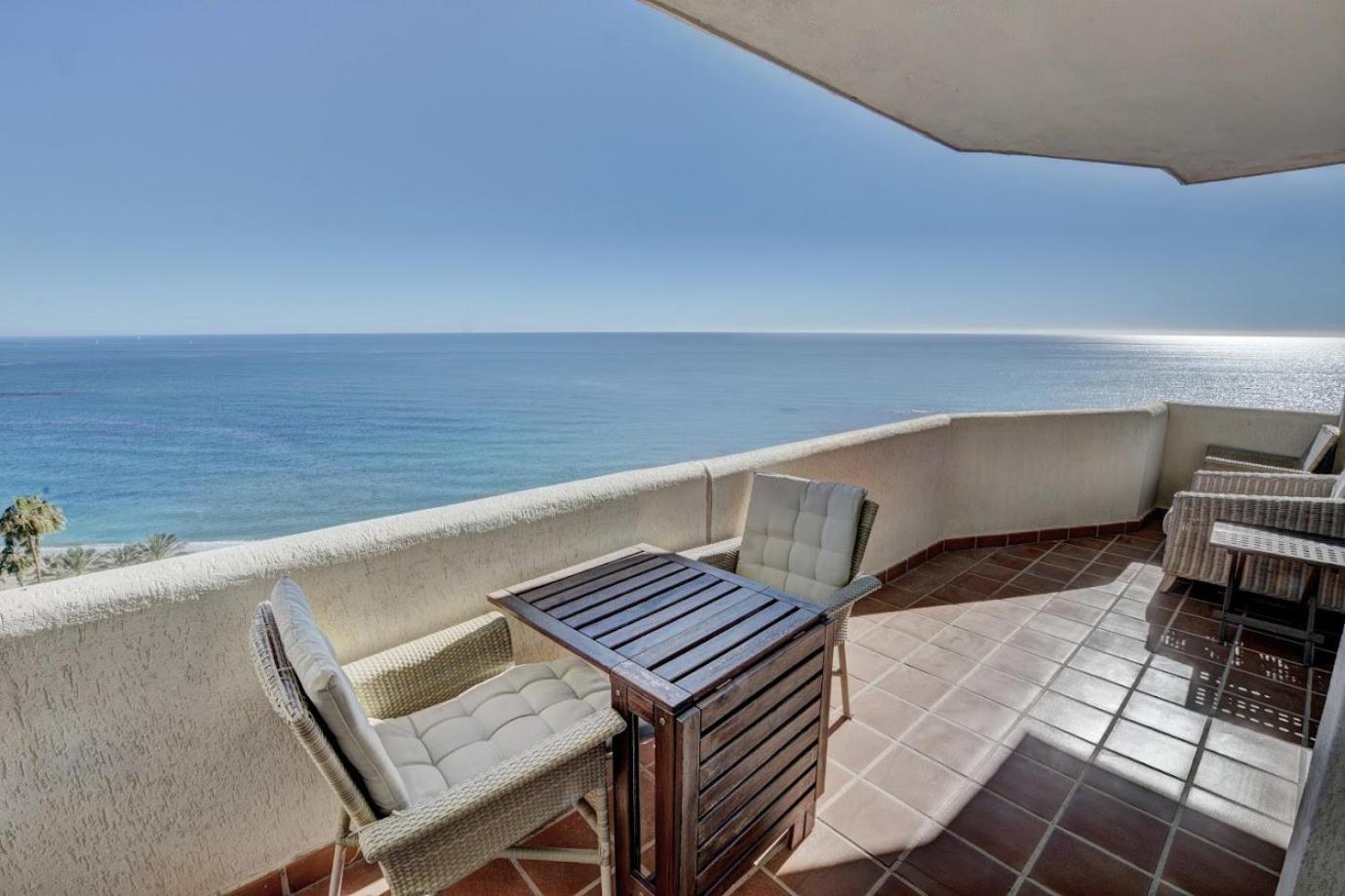 Apartment Deluxe Large Sea Views Benalbeach *