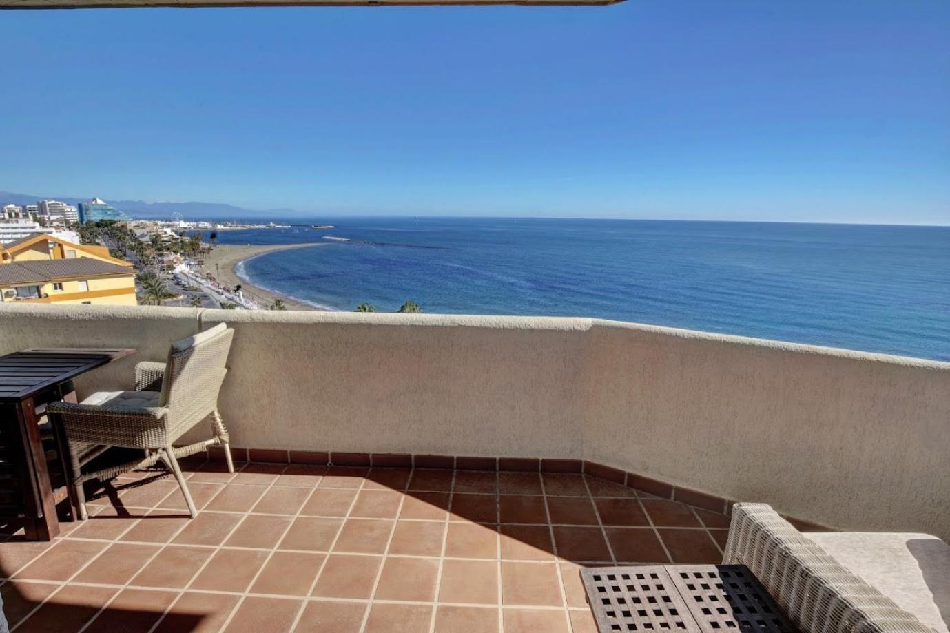 Deluxe Large Sea Views Benalbeach *