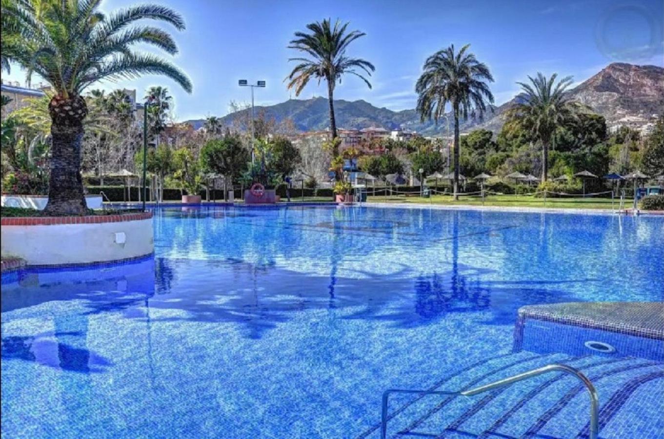 Apartment Deluxe Large Sea Views Benalbeach *