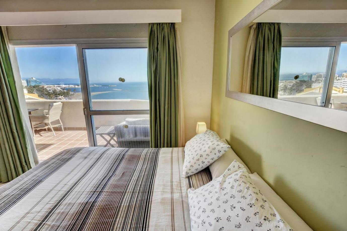 Apartment Deluxe Large Sea Views Benalbeach *