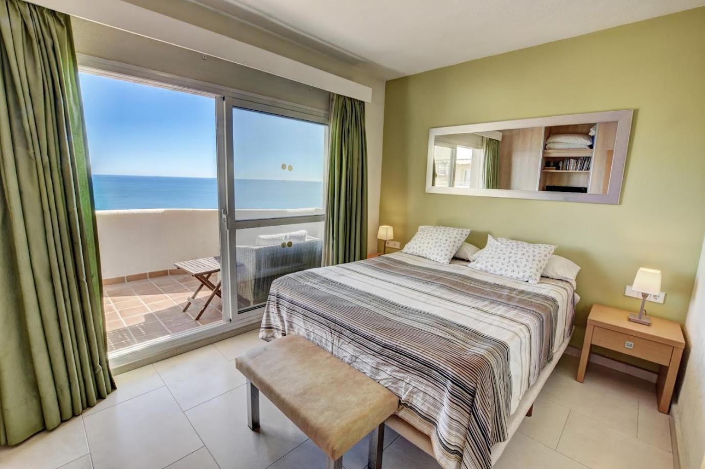 Deluxe Large Sea Views Benalbeach Apartment *