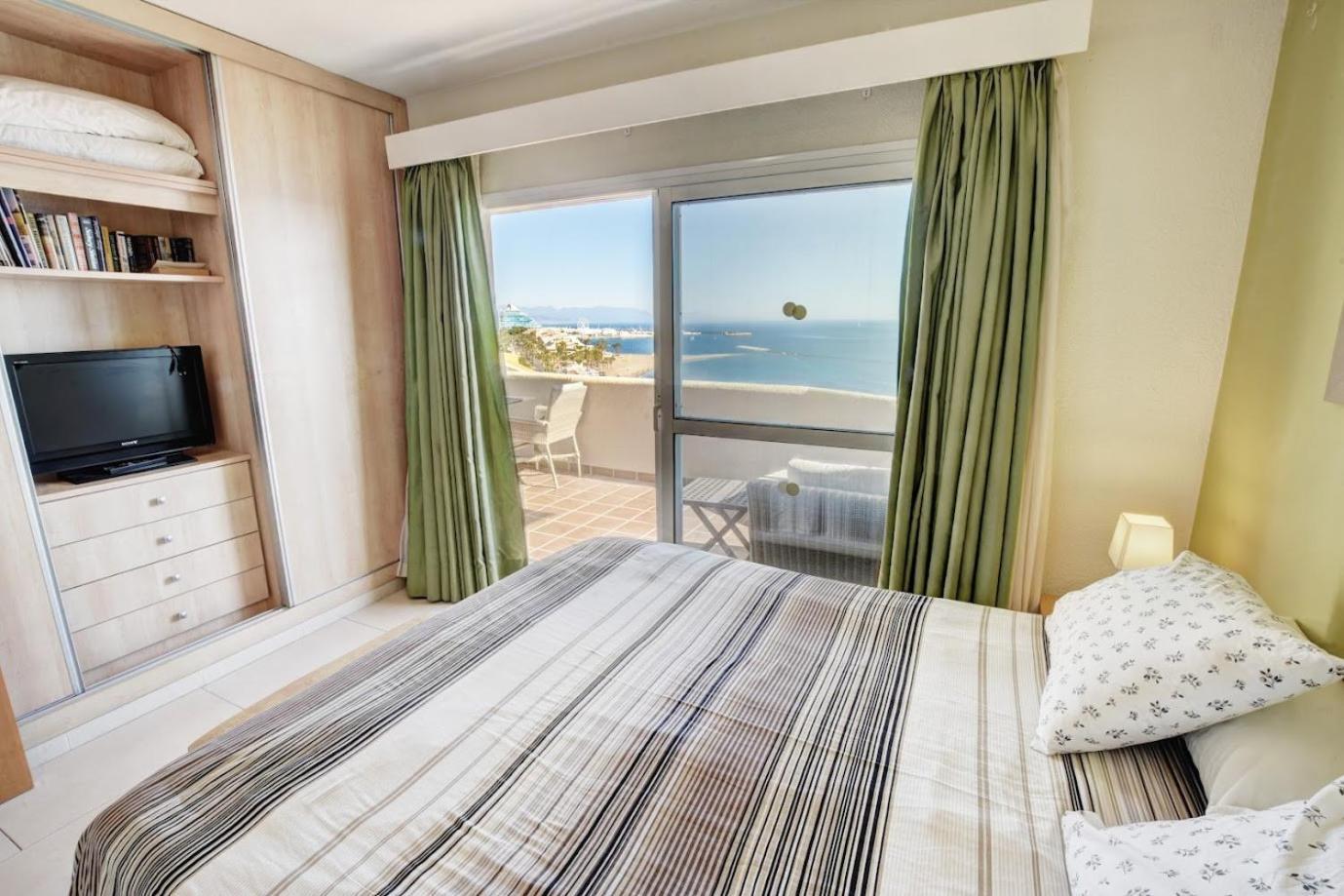 Deluxe Large Sea Views Benalbeach