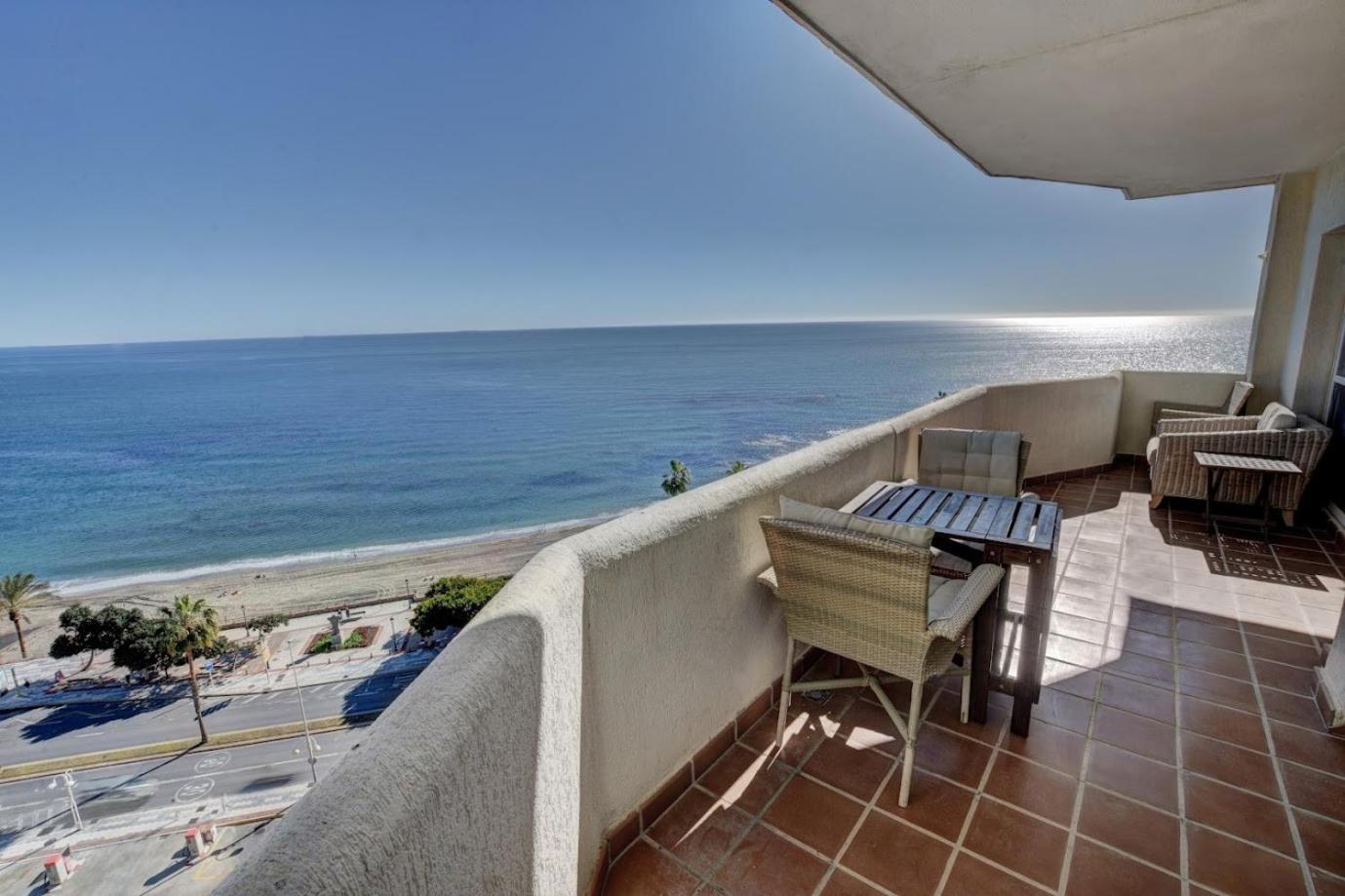 Deluxe Large Sea Views Benalbeach Apartment *